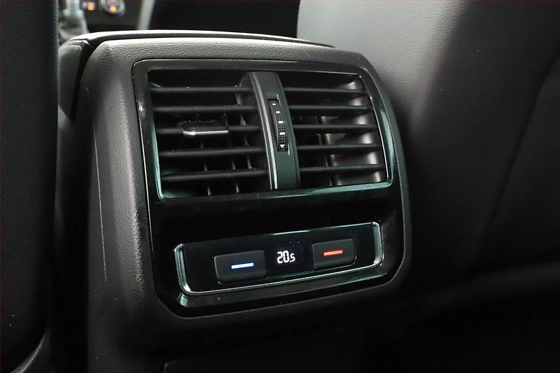 Volkswagen Passat (2019) 2.0 TDI, Automat, Kůže - fotka 17 z 21