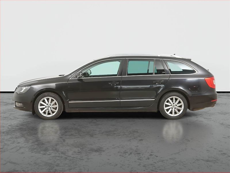 Škoda Superb (2014) 1.6 TDI, Xenony, Tempomat - fotka 3 z 16