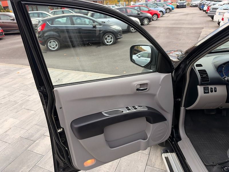 Mitsubishi L200 (2008) 2.5DI-D 100kW 4x4 HARDTOP/AUT - fotka 9 z 29
