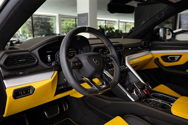 Lamborghini Urus Bang&Olufsen/360/Pano - fotka 20 z 27