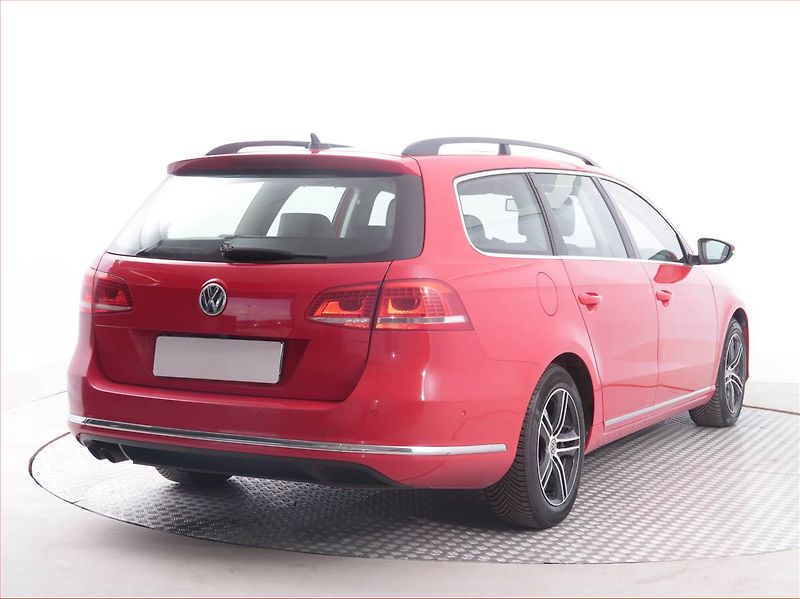 Volkswagen Passat (2014) 2.0 TDI, Navi, Xenony - fotka 5 z 23