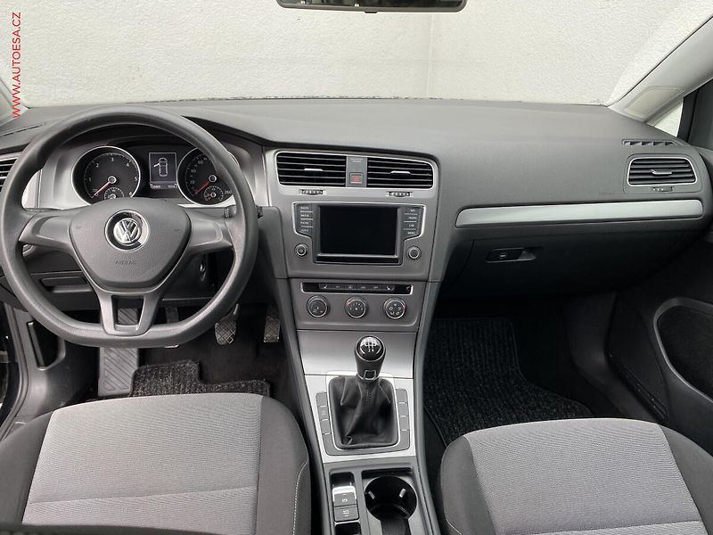Volkswagen Golf (2015) 1.6 TDi, Trendline, navi - fotka 8 z 18