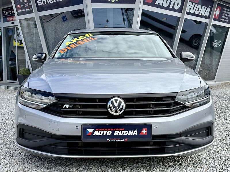 Volkswagen Passat Variant 2,0TDI R-Line Design - fotka 4 z 43