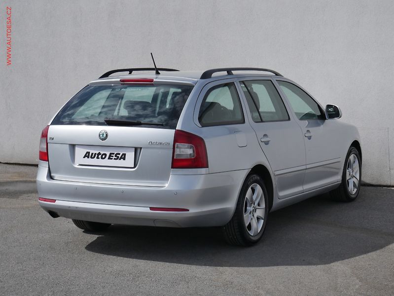 Škoda Octavia (2012) 1.6 TDi, ČR, Elegance - fotka 4 z 23