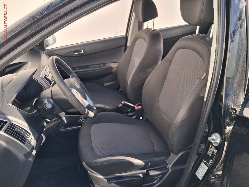 Hyundai i20 (2014) 1.2 i, Fifa WorldCup, AC, - fotka 9 z 15