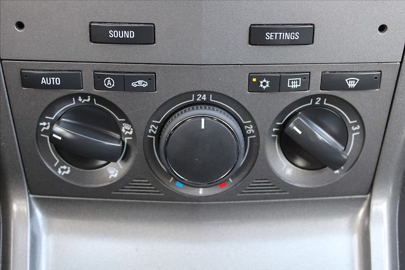 Opel Antara 2,0 CDTi  4X4,TAŽNÉ - fotka 17 z 27