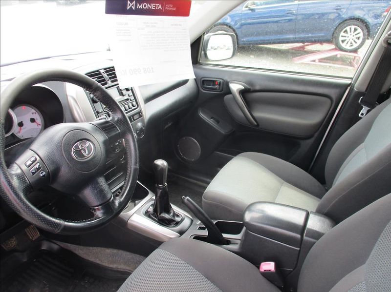 Toyota RAV4 2,0 D4D, klima,4x4,servis,tažn - fotka 19 z 34