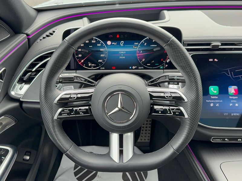 Mercedes-Benz Třídy E E 220 d 4MATIC AMG - fotka 17 z 39