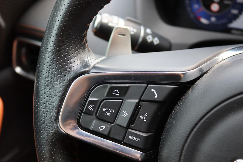 Jaguar F-Pace SVR 5.0 V8 AWD 405kW DPH - fotka 25 z 50