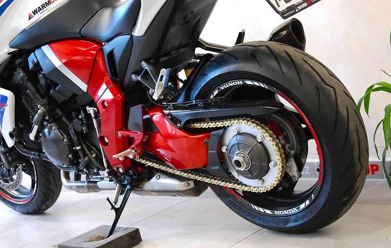 Honda CB 1000 R (2014) krásný stav, akrapovič - fotka 20 z 20