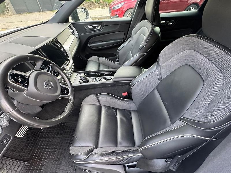 Volvo XC60 (2020) XC60 B4 Drive-E mHEV aut. Mome - fotka 12 z 27