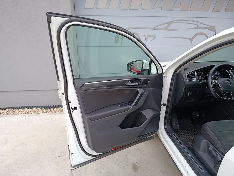 Volkswagen Tiguan 2.0TDI DSG 4M HIGHLINE ČR - fotka 30 z 35