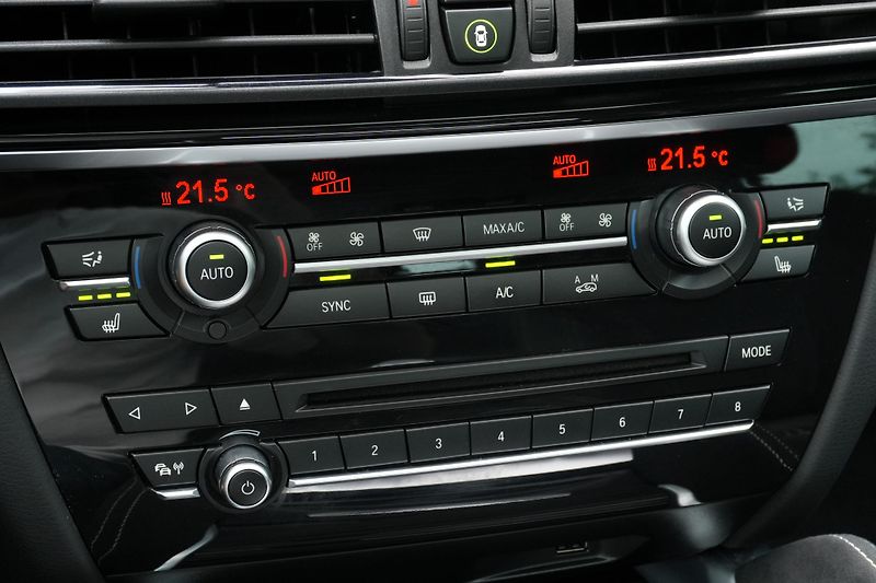 BMW X6 30d, ČR, Tažné, Harman, ACC - fotka 23 z 44