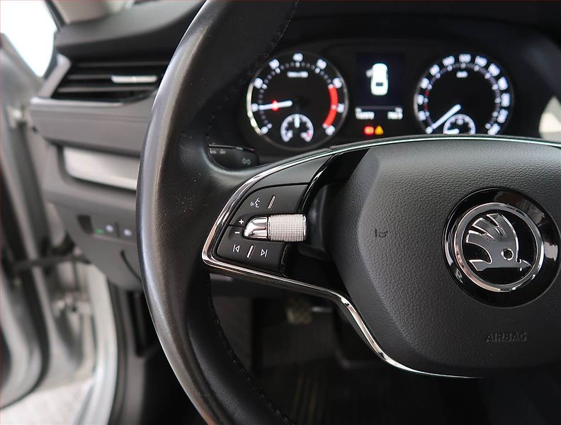 Škoda Octavia (2022) Style 1.0 TSI, Serv.kniha - fotka 19 z 24