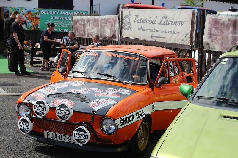 Škoda 120S.