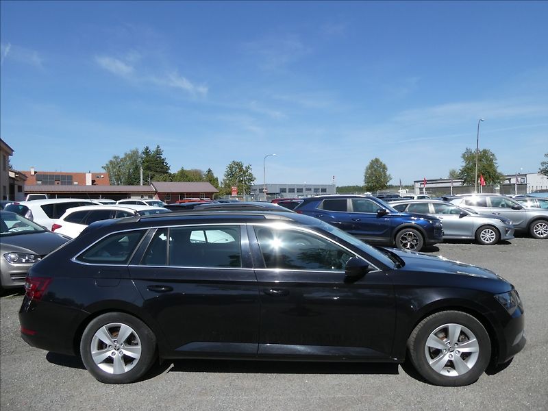 Škoda Superb 1,6 TDi DPH 2x kola,po servise - fotka 9 z 34