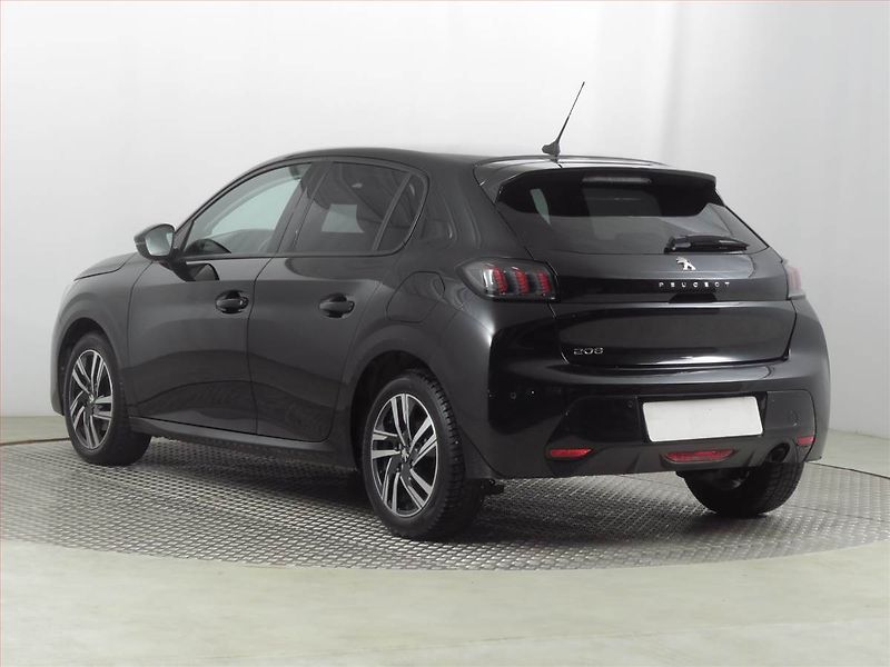 Peugeot 208 (2022) Allure 1.2 PureTech - fotka 4 z 18