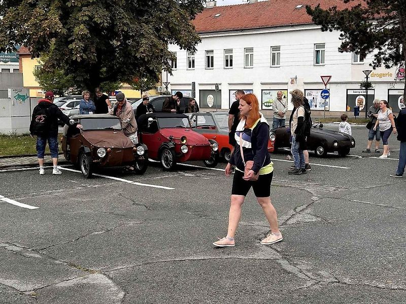 Vítr ve vlasech, Velorex v srdci. V Blansku měli sraz fandové plátěných vozítek.