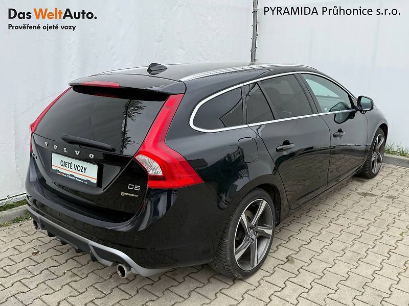 Volvo V60 (2012) 2.4 D5 158 kW R-Design AT - fotka 2 z 20