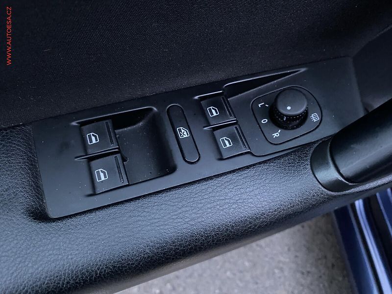 Volkswagen Passat (2014) 1.6 TDi, AC, výhřev sed - fotka 11 z 15