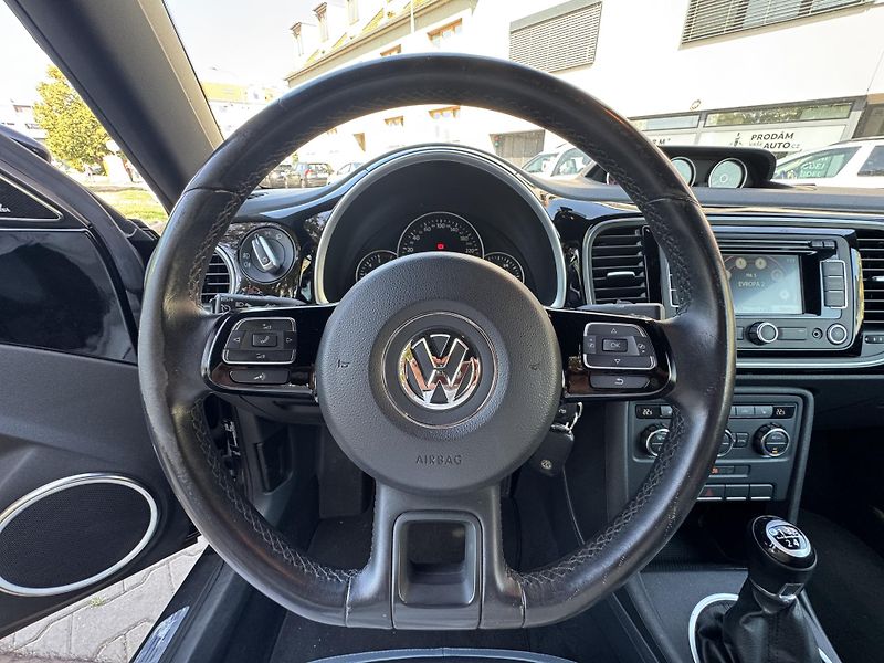 Volkswagen Beetle 1.6TDi FENDER Hudba | kůže - fotka 14 z 20