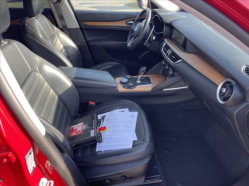 Alfa Romeo Stelvio 2,0 Turbo 280k Q4 AT8 4x4 Tažn - fotka 13 z 30