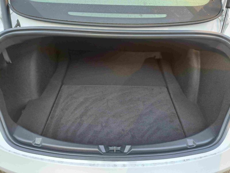 Tesla Model 3 AWD Long Range  19ALU  SOH-91% - fotka 13 z 16