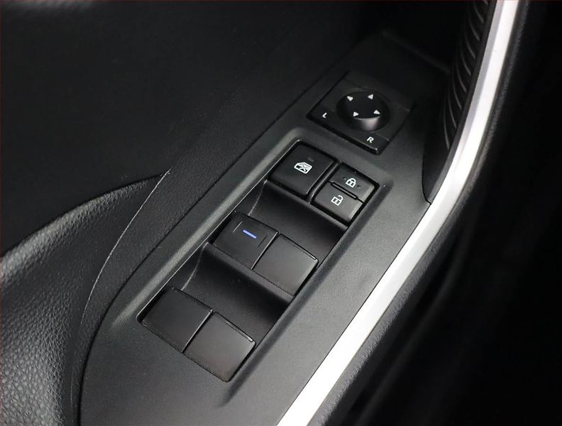 Toyota RAV4 (2020) 2.5 Hybrid - fotka 15 z 23
