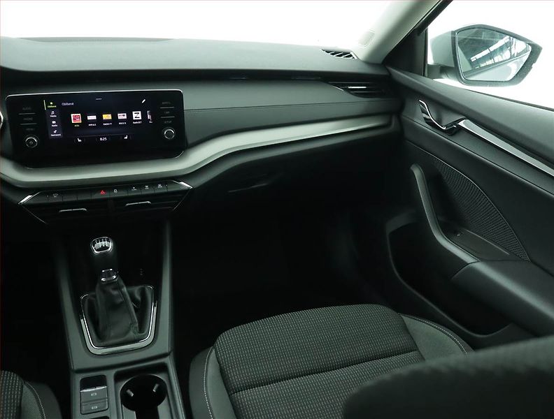 Škoda Octavia (2023) Ambition 2.0 TDI, ČR,1.maj - fotka 8 z 15