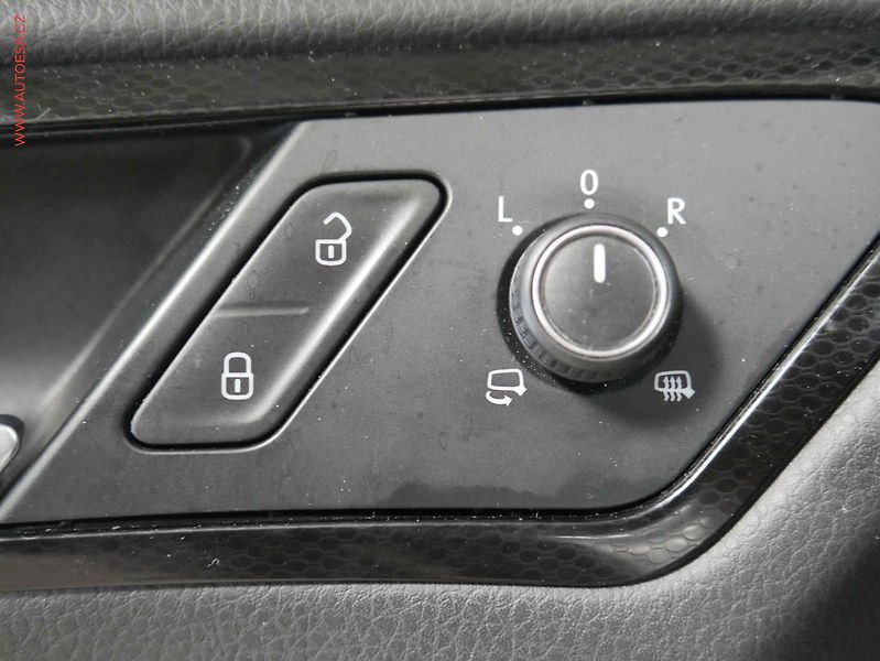 Volkswagen Golf (2014) 1.4 TSI, ČR, AC, výhřev sed. - fotka 18 z 25
