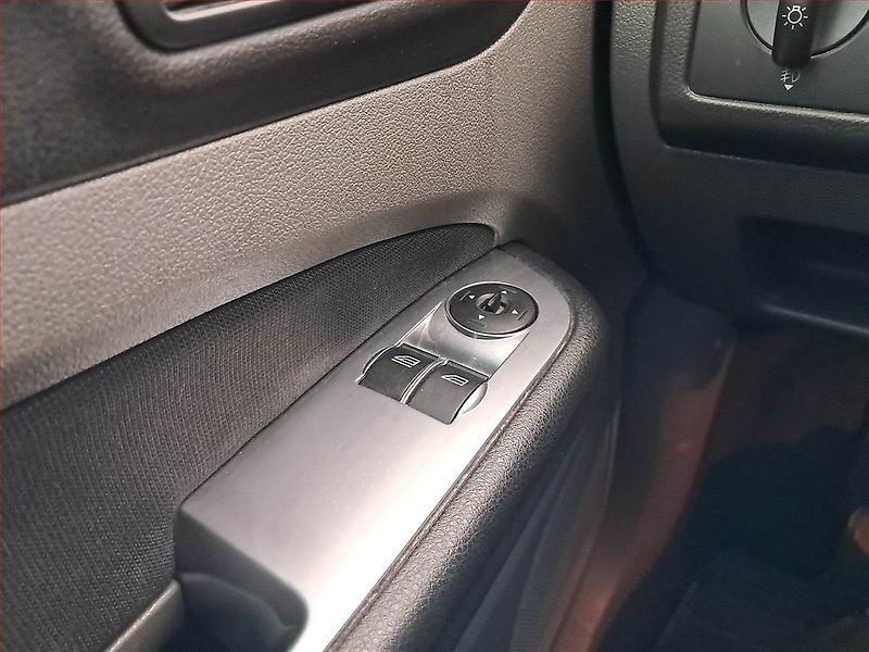 Ford Focus (2010) 1.6 16V, ČR,1.maj, po STK - fotka 17 z 17