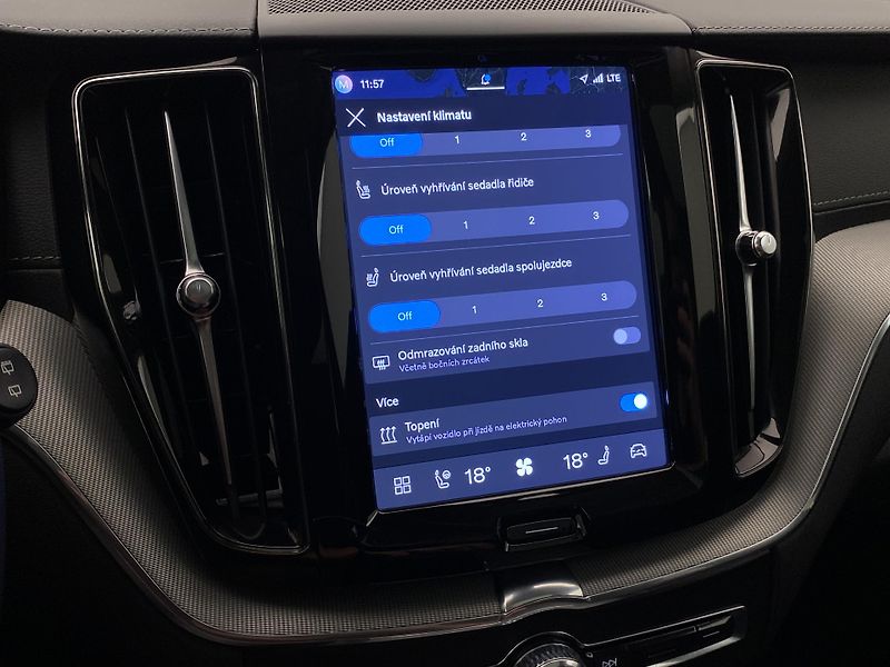 Volvo XC60 T8 AWD RECHARGE DARK ULTRA CZ - fotka 46 z 63