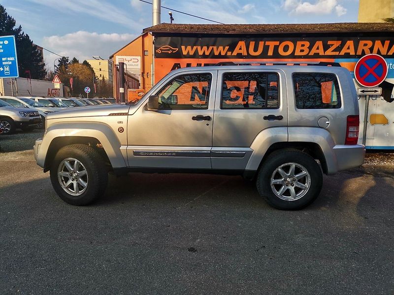 Jeep Cherokee (2009) 2.8CRD 130kw AUT 4x4 Tažné ČR - fotka 30 z 31