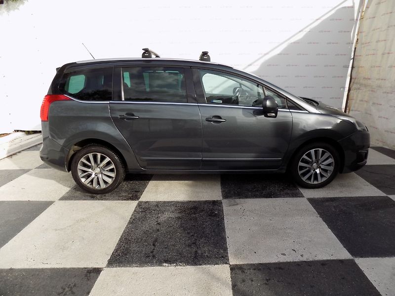 Peugeot 5008 (2014) 1.6Ti/LED/PANO/Head-up/Klima/ - fotka 6 z 35