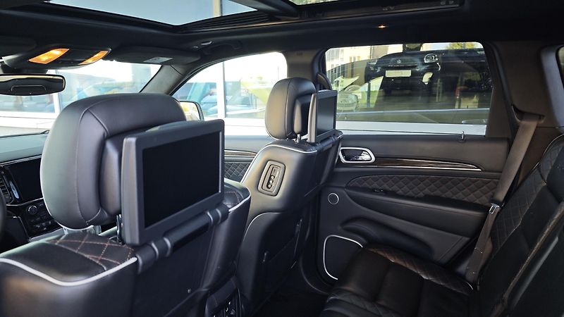 Jeep Grand Cherokee (2019) 3,0 CRD Summit ČR, 1.maj.  - fotka 18 z 49