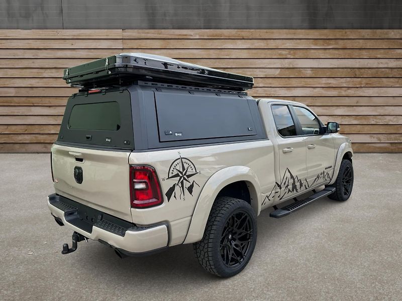 Dodge RAM (2022) +TRAVELLER+LOOK26+HEMI+ - fotka 3 z 24