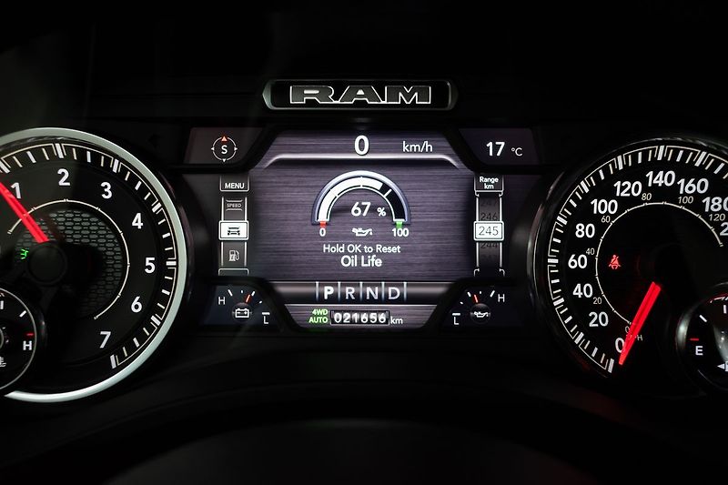 Dodge RAM 5.7 HEMI BIGHORN 4x4*PPF*ČR 1M - fotka 25 z 49