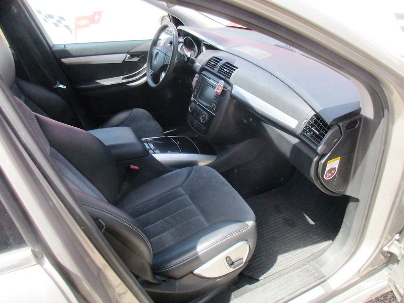 Mercedes-Benz Třídy R (2007) R 320CDI L 4-MATIC XENONY NAVI - fotka 13 z 15