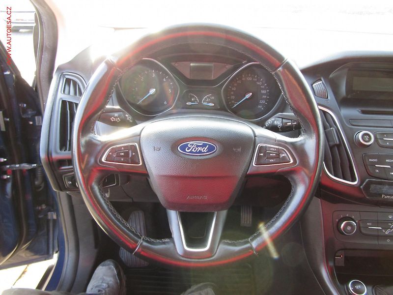 Ford Focus (2015) 1.6TDCi, ČR, AC, STK12/27 - fotka 17 z 18