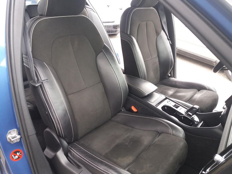 Volvo XC40 2.0D4,140kW,AWD R- DESIGN !! - fotka 17 z 23
