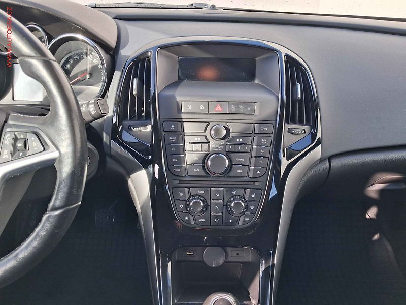 Opel Astra (2015) 2.0 CDTi, 2.maj,ČR, AC - fotka 12 z 16