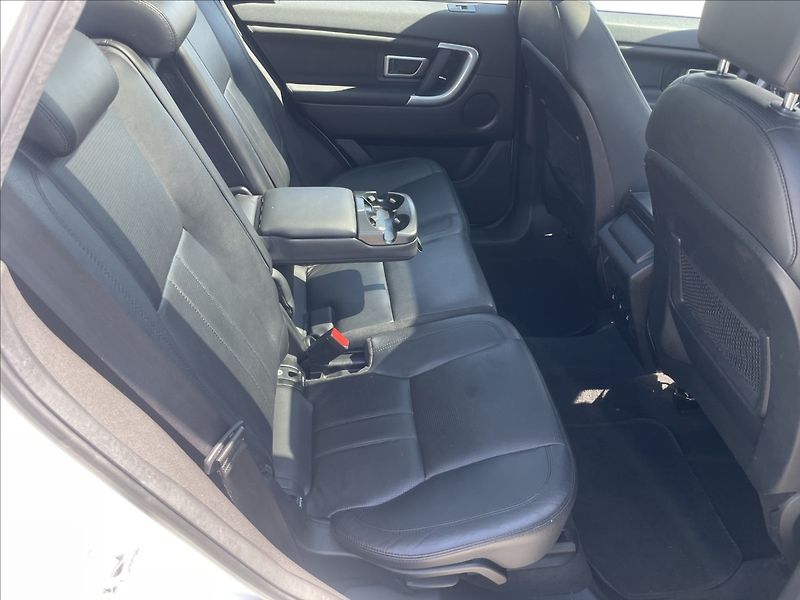 Land Rover Discovery Sport 2,0 TD4 132kw AWD Pano 7mist T - fotka 11 z 35