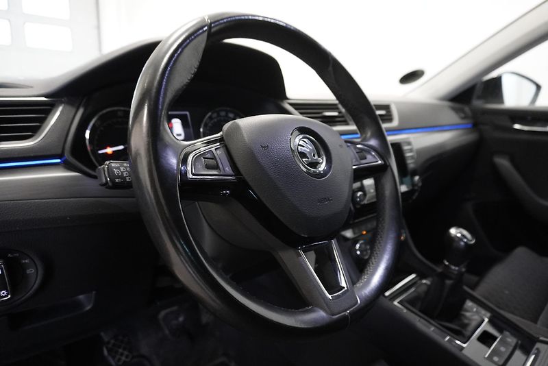 Škoda Superb 2,0 TDI 110kW - fotka 17 z 32