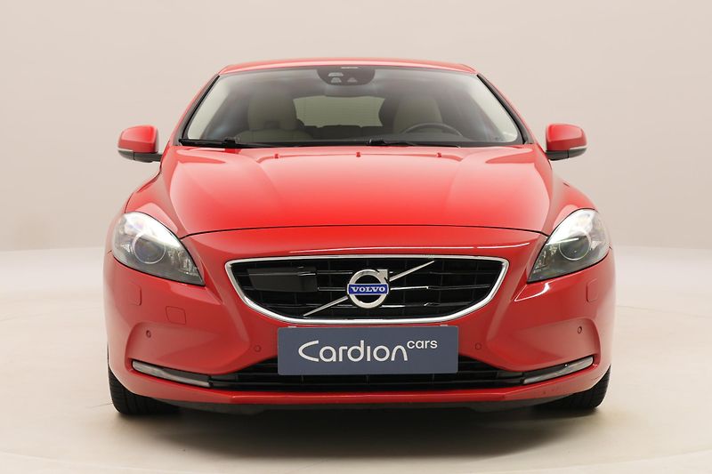 Volvo V40 D4 SUMMUM AUT CZ REZERVACE - fotka 15 z 45
