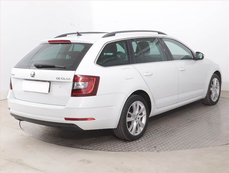 Škoda Octavia (2018) 2.0 TDI, Automat, Serv.kniha - fotka 5 z 16