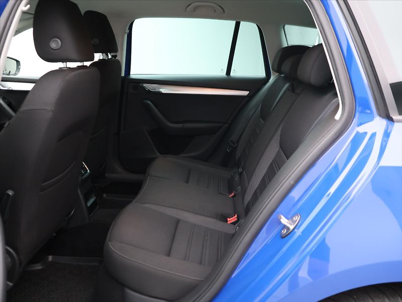 Škoda Octavia 2.0 TDI DSG CZ 125let LED 1Maj - fotka 15 z 30