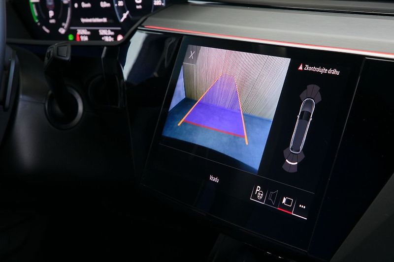 Audi e-tron 55 300kW Pano NightV HUD Tažné - fotka 32 z 50