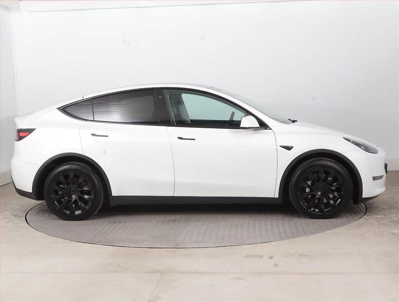 Tesla Model Y (2022) Long Range AWD 79kWh, SoH 90% - fotka 6 z 20