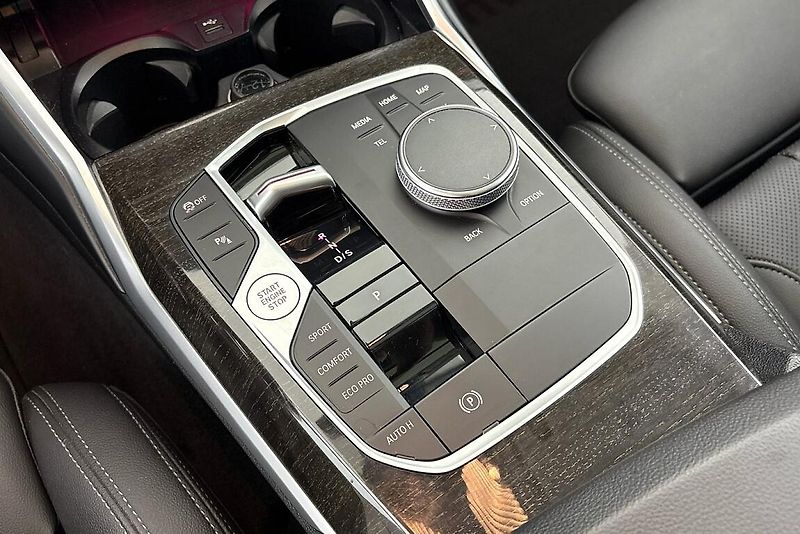 BMW Řada 3 řady 3 | 320d xDrive - fotka 11 z 28
