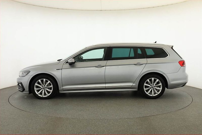 Volkswagen Passat (2021) R-Line 2.0 TDI, 4X4, Automat - fotka 3 z 21